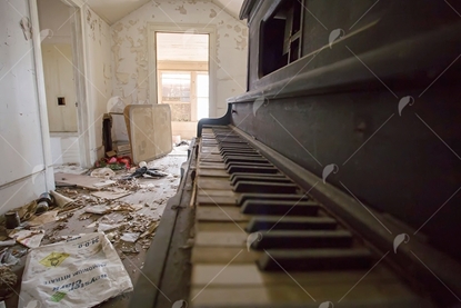 Picture of Abandoned Cream House Piano