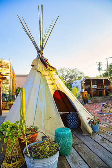 Picture of Outdoor Eatery with Teepee 3